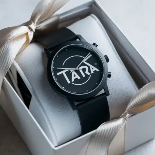 Gift watch with decorative box and print