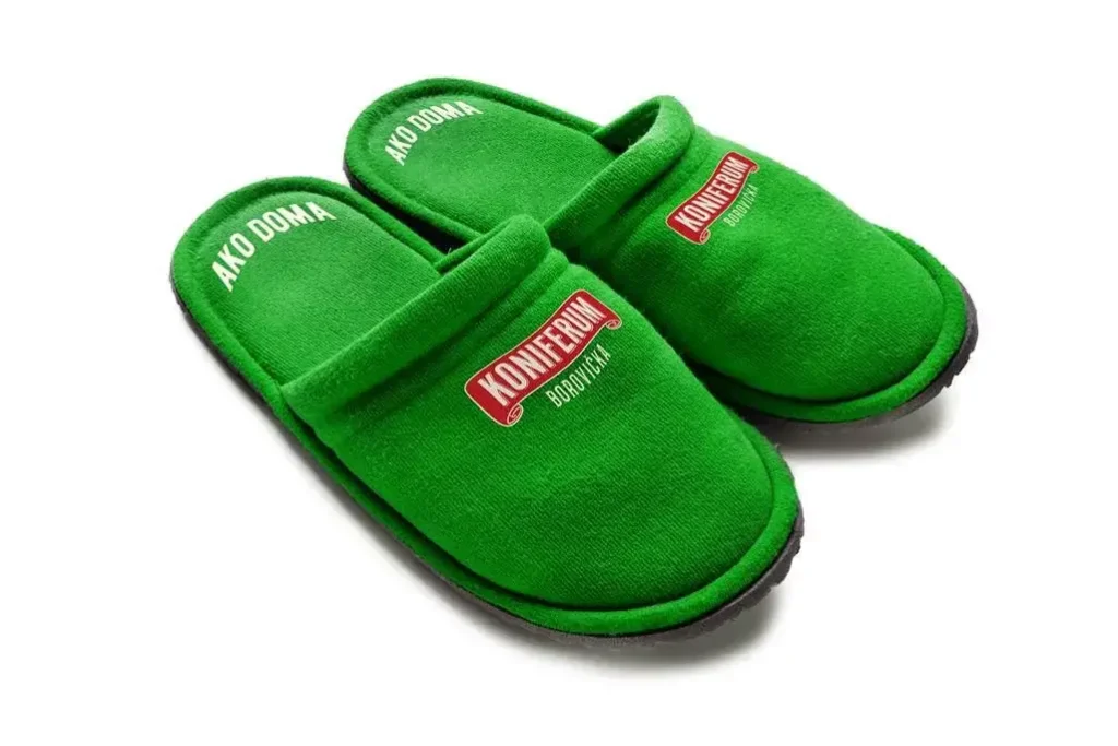 Custom-printed slippers